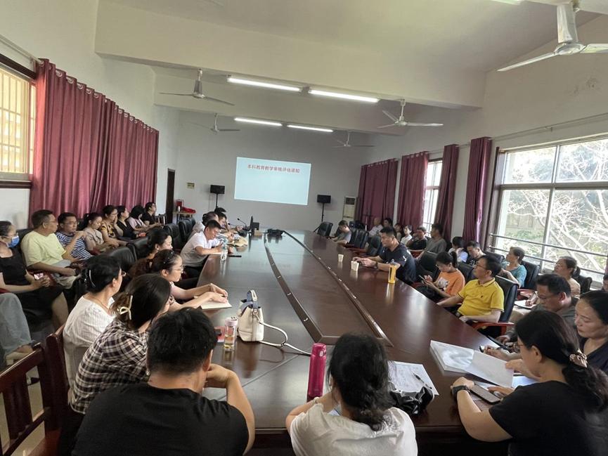 基础课教学部本科教育教学评估推进会